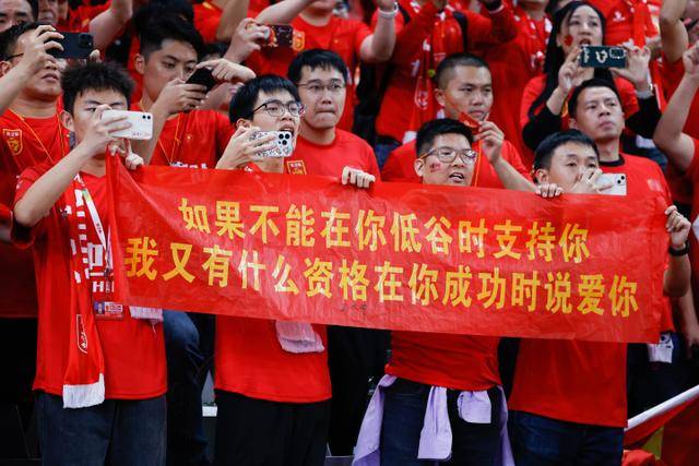 高诗岩20+7+5山东逆转北控 四川不敌江苏